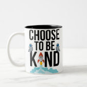 -ロケットおもしろいな宇宙飛行士親切があることを選んで下さい ツートーンマグカップ (左)