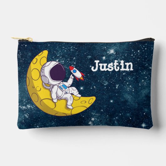 ロケットと一緒に月面に立つ宇宙飛行士のカスタマイズデザイン アクセサリーポーチ (正面)