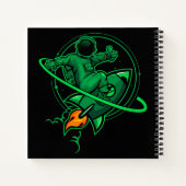 ロケット土星のアートワークのまわりにに搭乗する宇宙飛行士 | ノートブック (裏面)