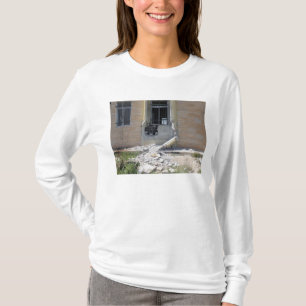 ロケット推進型の手投げ弾 Tシャツ