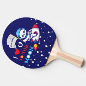 ロケット船のキッズに乗った可愛いパンダのクマ宇宙飛行士 卓球ラケット (横)