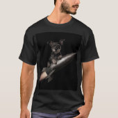 ロケットTシャツにゴシック様式の犬を妖怪する Tシャツ (正面)