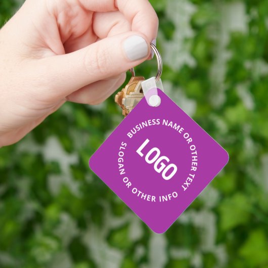 ロゴとカスタマイズ可能な文字 | 紫バイオレット キーホルダー (手)