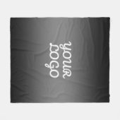 ロゴとダークモダングレーの編集可能カラーグラデーション フリースブランケット (正面(横))