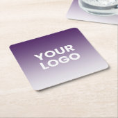ロゴと編集可能な背景色グラデーション スクエアペーパーコースター (アングル)