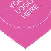 ロゴのアップロード文字ピンク色無地のテンプレートの追加 ミディアムテーブルランナー (コーナー)