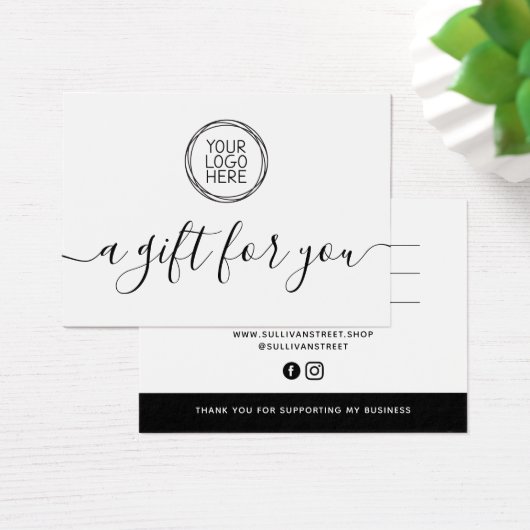 ロゴのミニマルなギフト証明書を追加する (デスク)