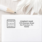 ロゴのミニマルなビジネス差出人住所の追加 ラベル (インサイチュ)