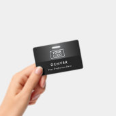 ロゴの従業員名のタイトルを黒い灰色のグラデーションで追加 バッジ (手持ち)