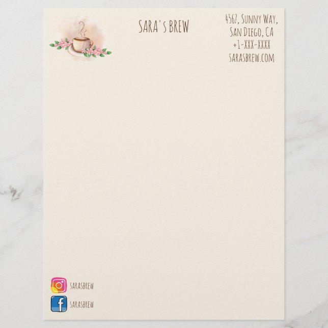ロゴの水彩画のコーヒー・マグおよび花のカフェ レターヘッド (正面)