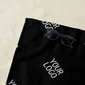 ロゴの繰り返しシンプルロゴのパターン |黒 ビーチタオル (インサイチュ)