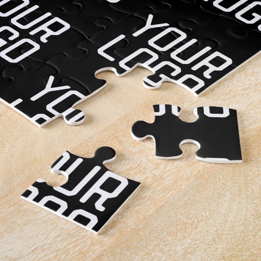 ロゴの繰り返しパターンを追加する編集可能テンプレート ジグソーパズル (側面)