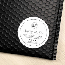 ロゴの黒いスナップと縁ど共有の追加