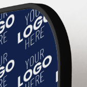 ロゴまたはイメージの繰り返しパターン | ネイビーブルー ピックルボールラケット (左詳細)