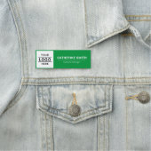 ロゴをここに追加するビジネス従業員の緑 名札 (インサイチュ)