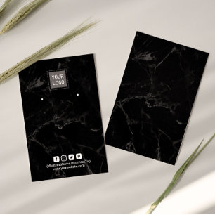 ロゴを追加する黒い大理石のイヤリングディスプレイ