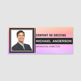 ロゴエレガントの追加および企業のプロフェッショナル社員 名札