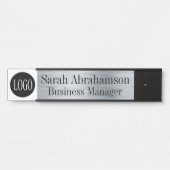 ロゴシルバー企業のビジネスオフィスドアの看板 サインプレート (正面)