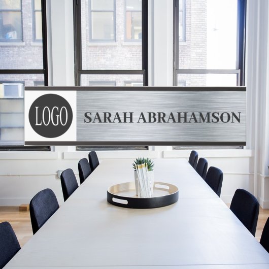 ロゴシルバー企業のビジネスオフィスドアの看板 サインプレート