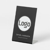 ロゴシンプルプロフェッショナル台座標識 台座サイン (正面)