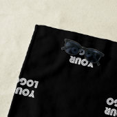 ロゴシンプル繰り返しロゴ | v2 ビーチタオル (インサイチュ)