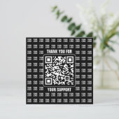 ロゴパターン入りプロモーションQRコード(編集可能) サンキューカード (スタンド正面)