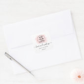 ロゴピンクのブラシストロークタイポグラフィヘアメイクアップ スクエアシール (封筒)