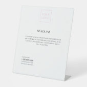 ロゴミニマルホワイトビジネスマーケティングチラシ 台座サイン (正面)