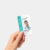 ロゴモダンテンプレート従業員の写真名ナースID バッジ (手持ち)