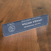 ロゴモダンネイビーブルー従業員スタッフのミニマリスト デスクネームプレート (側面)