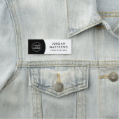 ロゴモダン、名前、タイトルの黒白 名札 (インサイチュ)