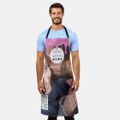 ロゴレストランベーカリーケータリングケーキピンクドリップ エプロン (着用した状態)