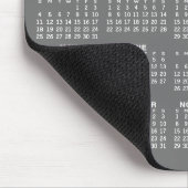 ロゴ付きカレンダー – 年表示（縦） マウスパッド (コーナー)