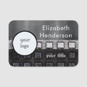 ロゴ付きシルバーとブラックメタリック 名札 (正面)