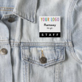 ロゴ付きスタッフピンバックネームバッジ（ブラックボタン） 缶バッジ (インサイチュ)