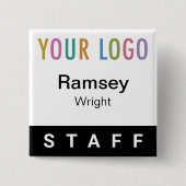 ロゴ付きスタッフピンバックネームバッジ（ブラックボタン） 缶バッジ (正面)