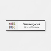 ロゴ付き交換可能ドア名プレート（ブラック） サインプレート (正面)