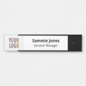 ロゴ付き交換可能ドア名プレート（ブラック） サインプレート (正面)