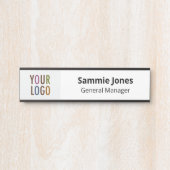 ロゴ付き交換可能ドア名プレート（ブラック） サインプレート (正面)