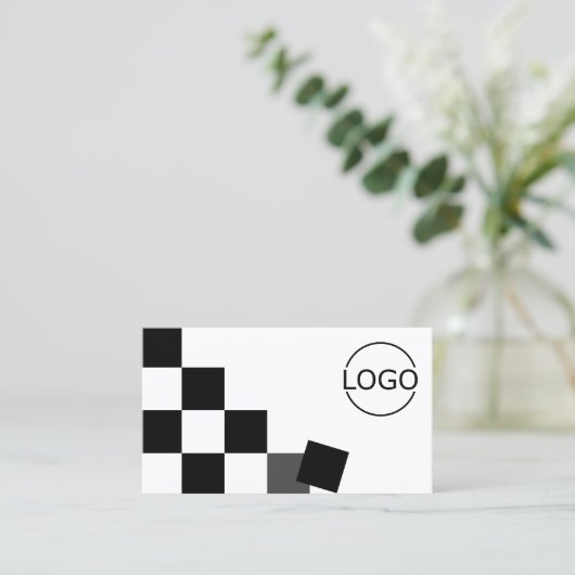 ロゴ付き白黒モダンチェスボカッコいいード 名刺 (スタンド正面)