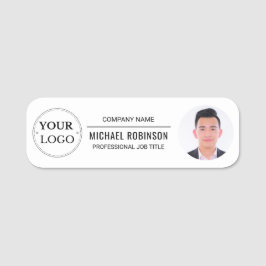 ロゴ企業のプロフェッショナル従業員の写真 名札
