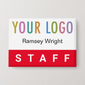 ロゴ入り 赤スタッフ ピンバッジ ネームプレート ボタン (正面)