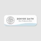 ロゴ名タイトルlight blue wave white モダン 名札 (正面)