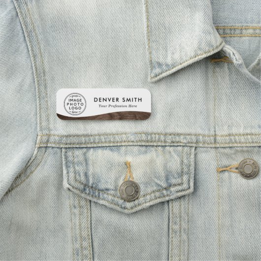 ロゴ名title brown wood grain wave white モダン 名札 (インサイチュ)