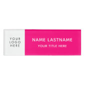 ロゴ赤面ピンクホワイトモダンマグネットタイトル 名札 (正面)