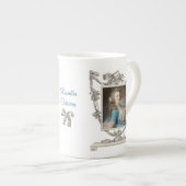 ロサルバ・カレラのオウムを持つ若い女性 ボーンチャイナマグカップ (正面右)