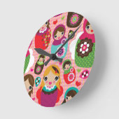 ロシアのな人形のイラストレーションの背景 ラウンド壁時計 (傾斜)