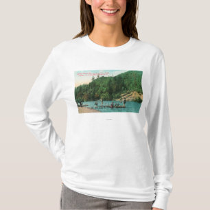 ロシアのな川の波止場の近くの水泳 Tシャツ