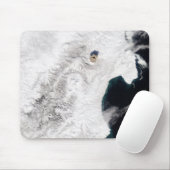 ロシアのカムチャッカ・クライにあるシベロチ火山 マウスパッド (マウス)