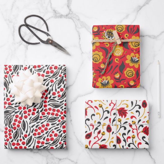 ロシアのフォークアートレッドベリーブラックフォージイエロー ラッピングペーパーシート (正面)